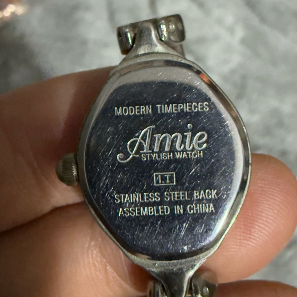 Amie Elegant Silver Timepiece - Picture 4 of 8